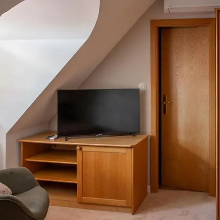 Lhotka Gasthuis 4*