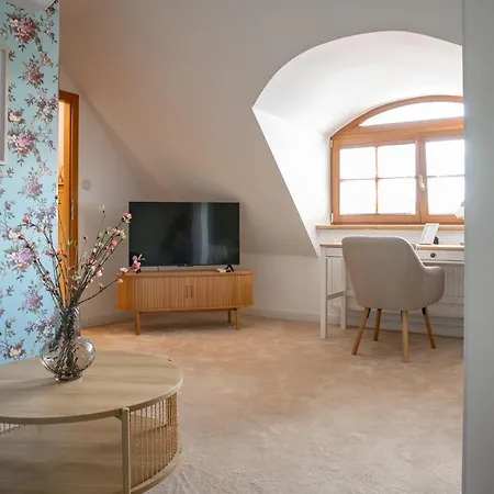 Konukevi Lhotka 4*
